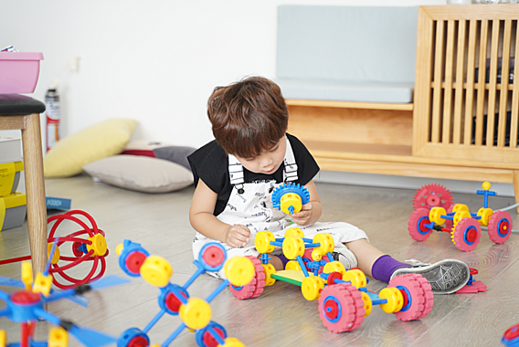 Thinkertoy набор для группы 5-6 лет