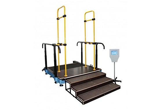 Беговая дорожка (тредбан, тредмилл) Модель Академика Лядова с электрическим поднятием поручней с одним пандусом и поручнями 