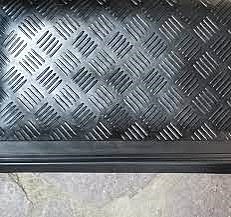 ПРОСТУПЬ противоскользящая Г-образная1200*300*30 ЁЛОЧНЫЙ чёрный