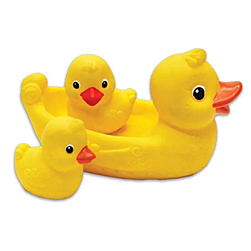 Резиновая игрушка. Уточка с утятами                                   Материал  ПВХ                                                                                   Размер игрушки: 17х10х9 см