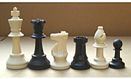 Фигуры шахматные пластиковые № 4.Высота короля - 7,8 см.